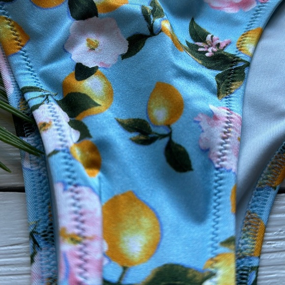 NWT VS Swim Cheeky Bikini Bottom Ruffles Lemons size Small - Picture 2 of 4